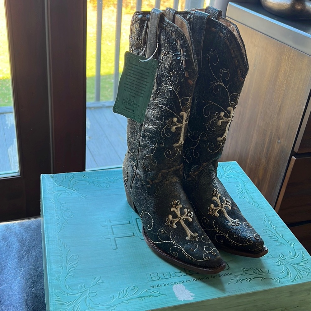 Beautiful cowboy boots!!!!